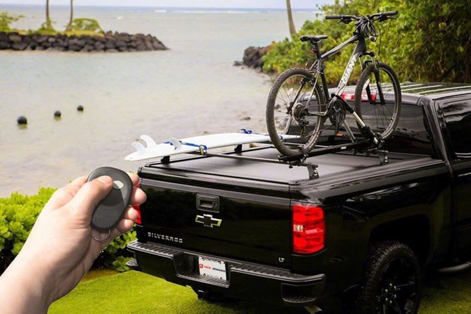 Pace Edwards Silverado 1500 Ultragroove Electric Retractable Bed Cover Matte Black S110183 99 18 Silverado 1500 Fleetside