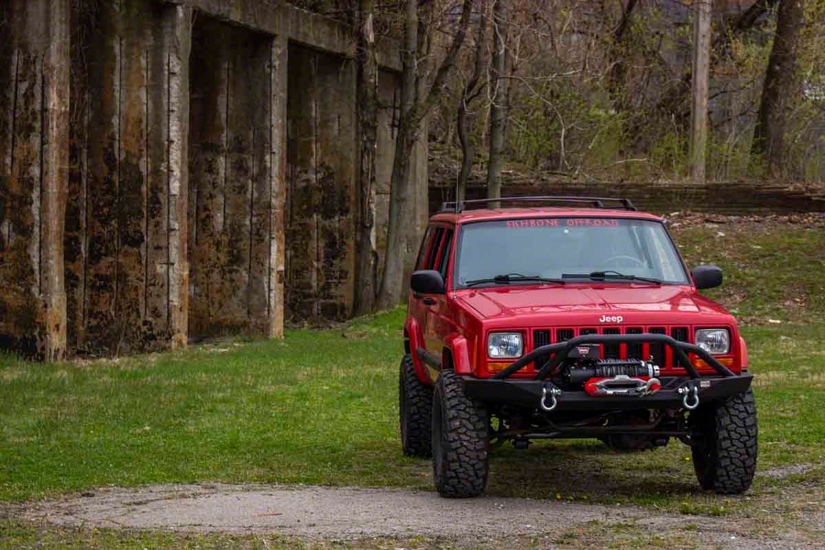 Fishbone Offroad Bullhead Winch Front Bumper with Grille Guard (84-01 Jeep Cherokee XJ)